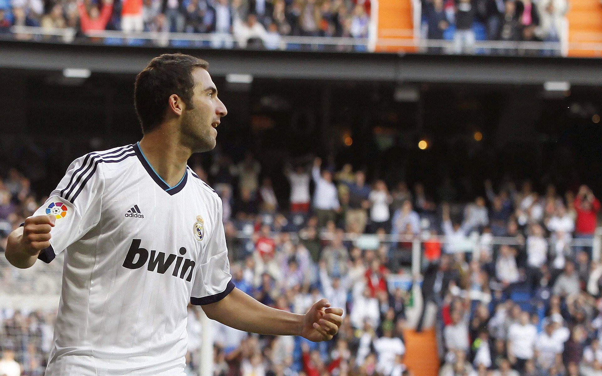 五大联赛是否鼓励中场球员提前站位覆盖断球线路，五大联赛中锋